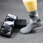 Herrensocken in Geschenkbox mit mittlerer Dicke, Herbst und Winter, Herrensocken in mittlerer Schlauchform, lässige Socken, einfache Fünf Paar Socken in Geschenkbox mit Rautenmuster